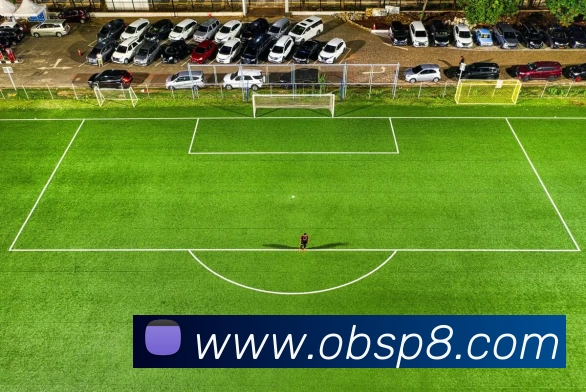 萨卡禁区内左脚推射险些破门曼斯菲尔德门将神勇扑救保住球门